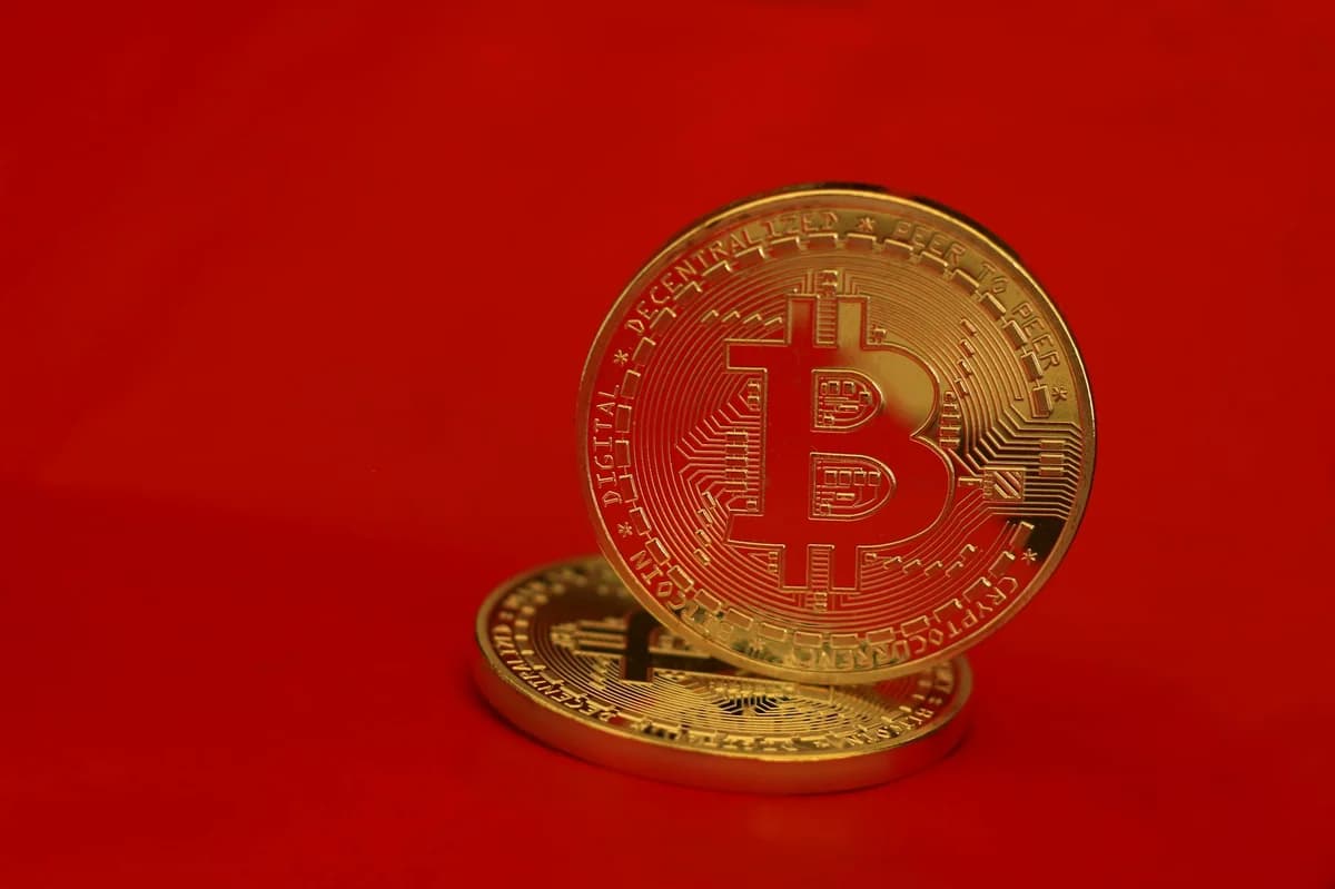 Minimalist studio shot of Bitcoin, Ethereum, and Litecoin coins aligned for a conceptual finance image.