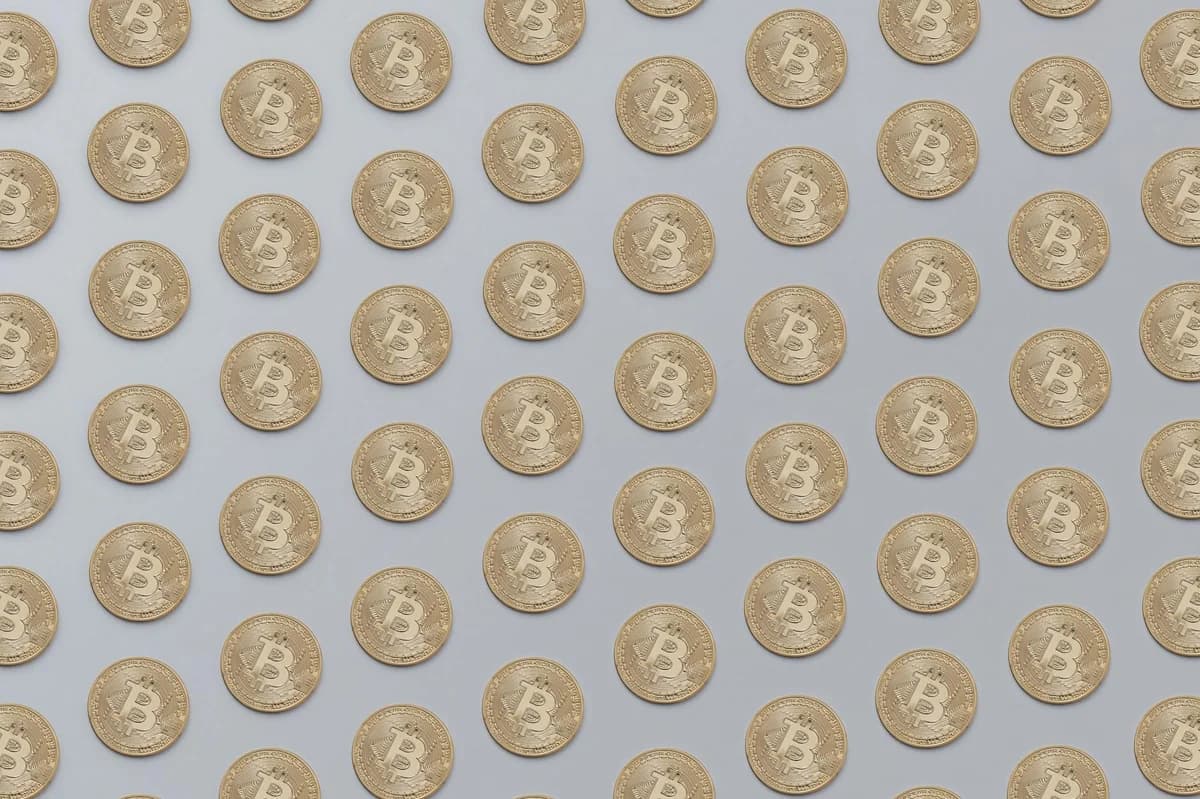 High-resolution image of golden Bitcoin coins arranged in a seamless pattern, ideal for financial or technological themes.