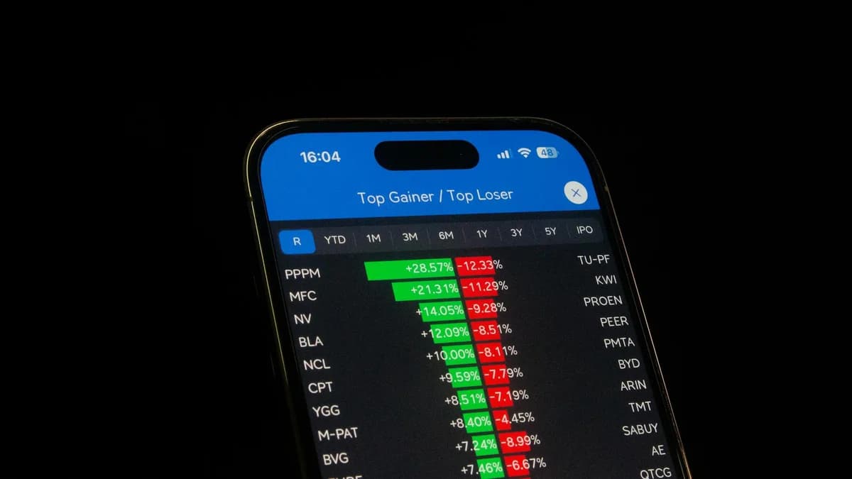 Best DeFi Platforms for Beginners: Top Picks Close-up of a smartphone showing stock performance in a trading app. Ideal for financial and business themes.